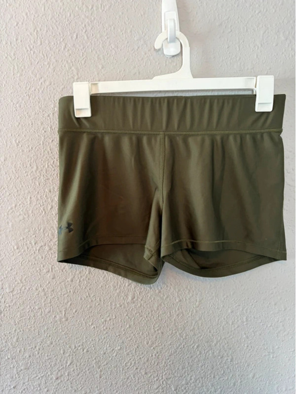 Under Armour green spandex. Tags cut out but best for L. 15in waist